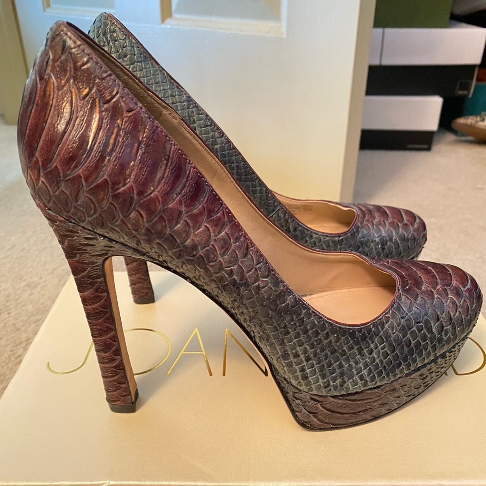 JOAN & DAVID / DAQUELLA/ SNAKESKIN HEELS/ SIZE: 9